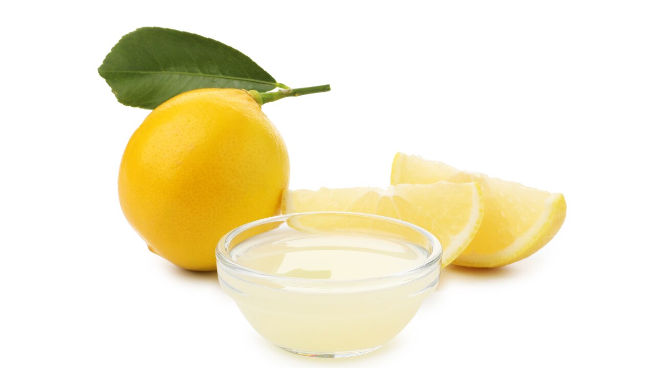 4. Yogurt and Lemon Hair Pack