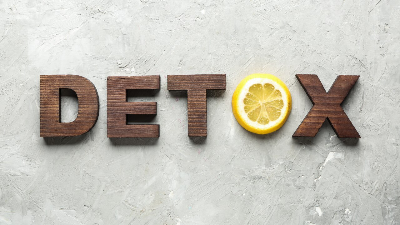 Detoxifies Naturally: