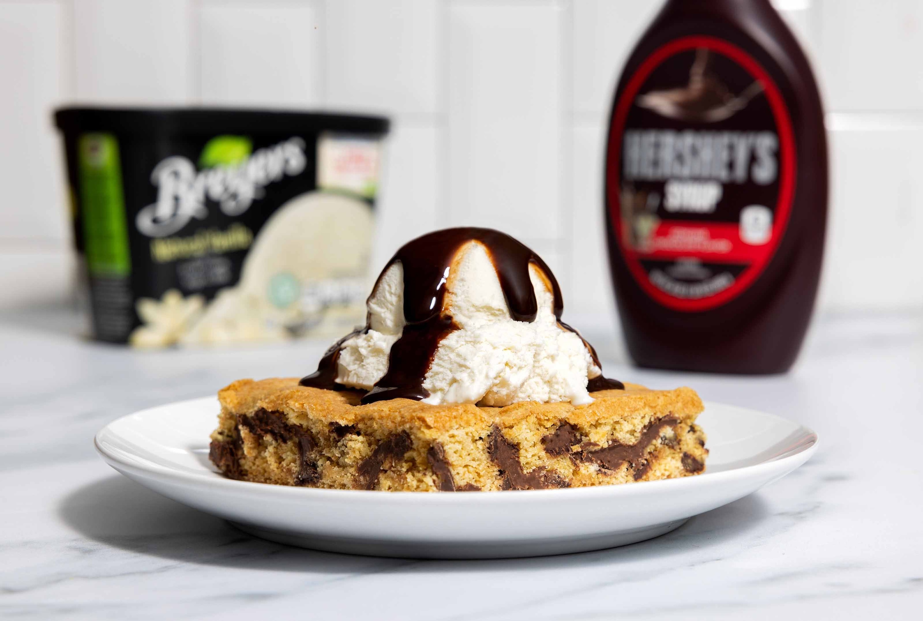 CHOCOLATE SWIRLED BLONDIES