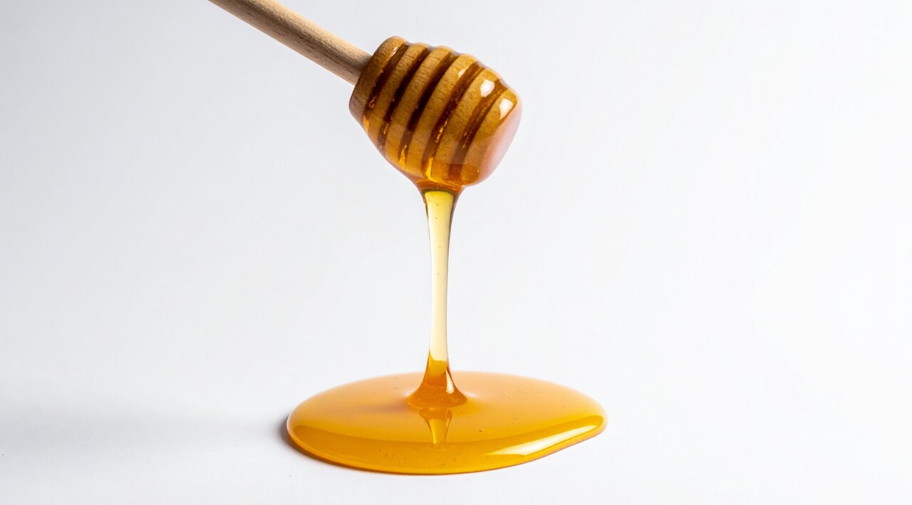3. Onion Juice and Honey (For Shine & Moisture)