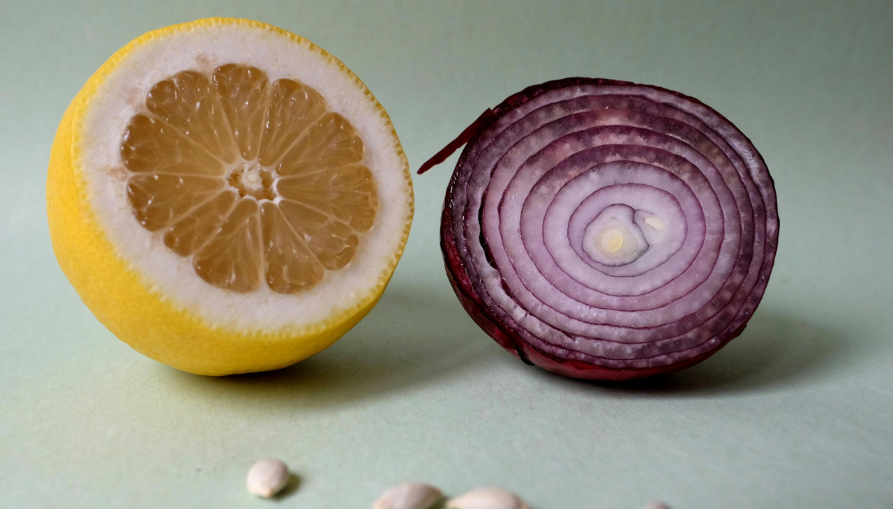5. Onion Juice and Lemon Juice (For Dandruff & Odor)