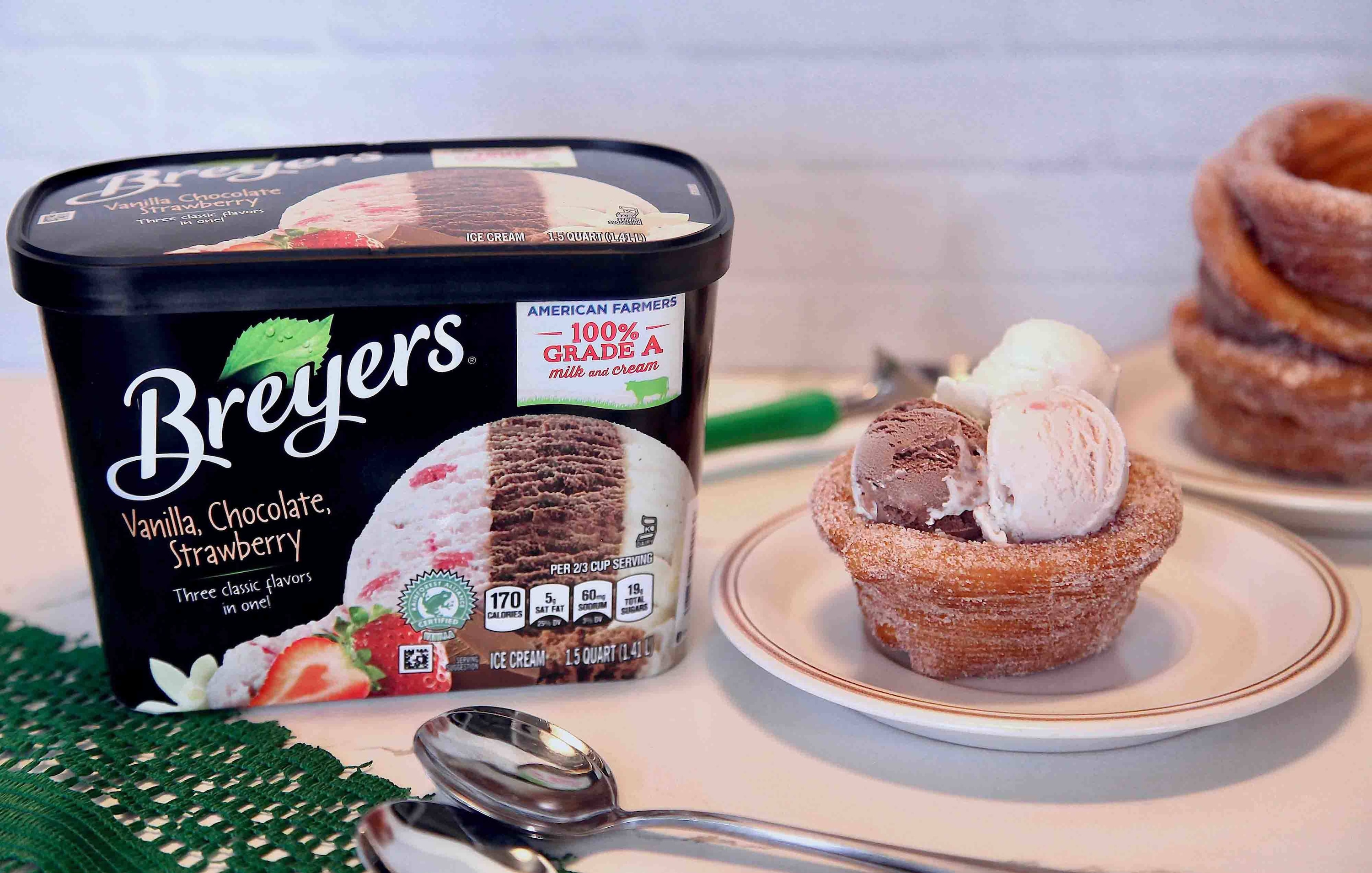 Tazas de churro de vainilla, chocolate y fresa