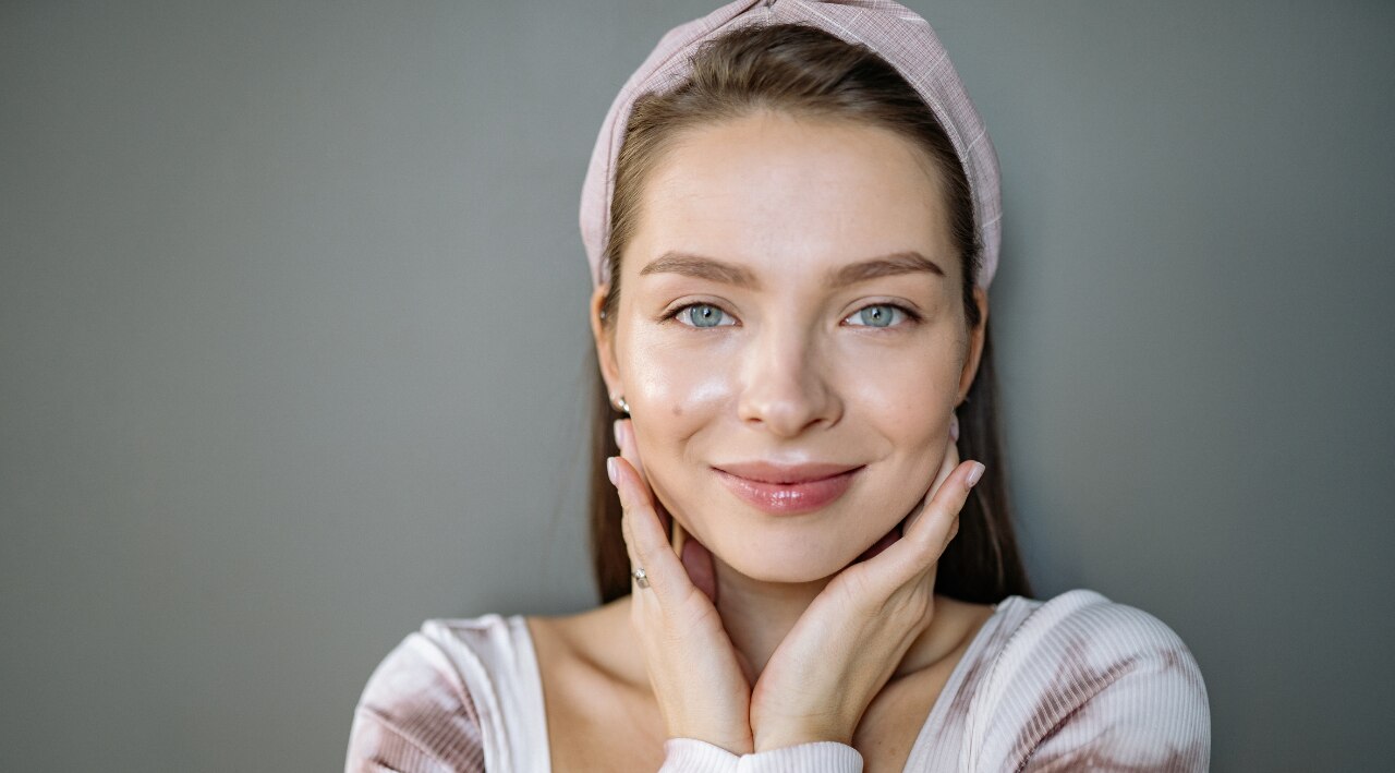 7. Allow it to absorb fully before applying sunscreen or makeup.