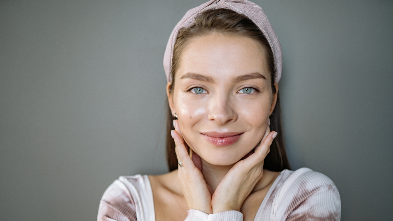 7. Allow it to absorb fully before applying sunscreen or makeup.