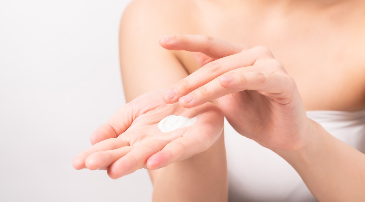 4. Warm it between your fingers.