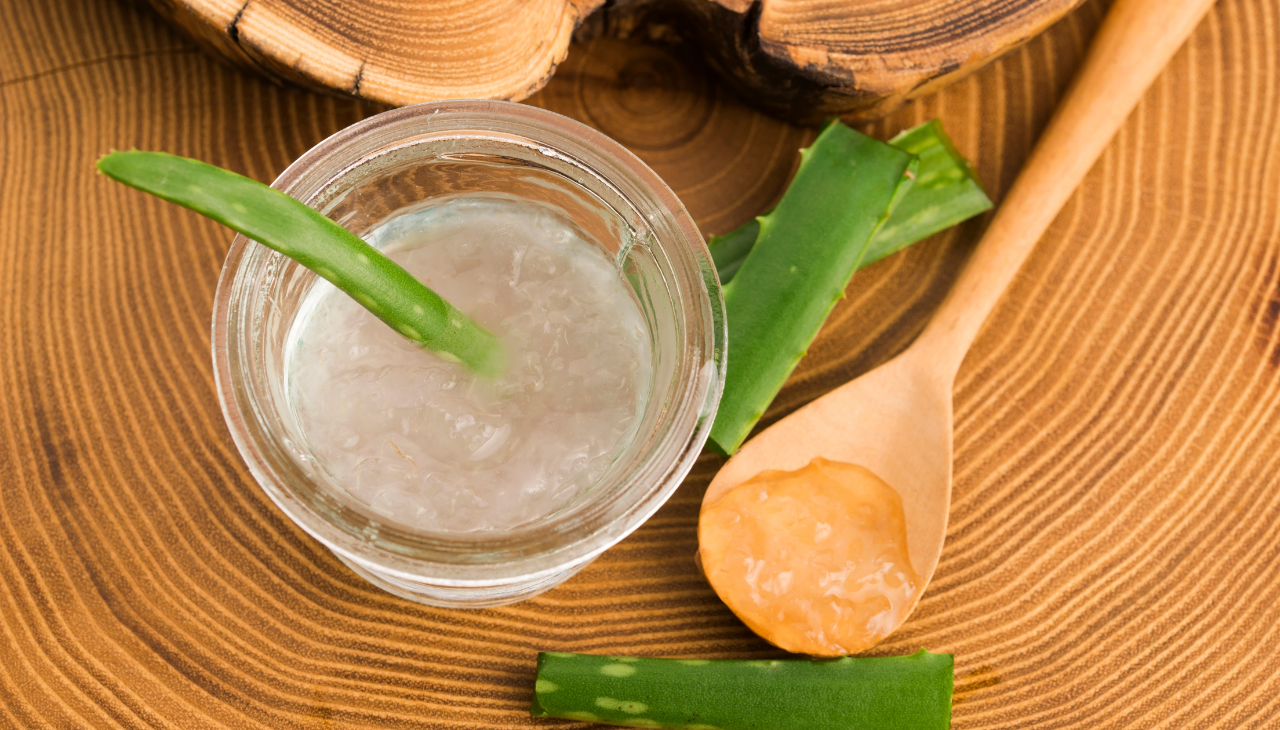 3. Bhringraj Oil and Aloe Vera Scalp Mask