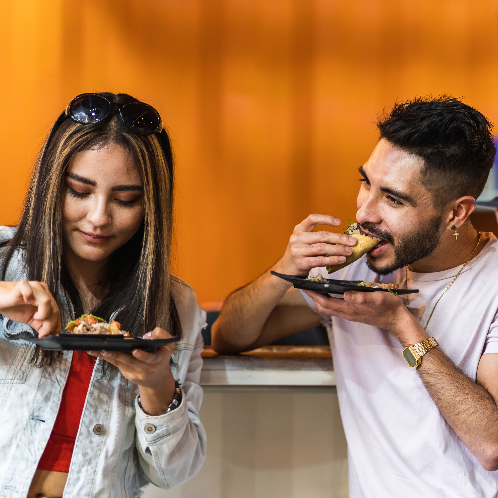 Friends eating tacos.