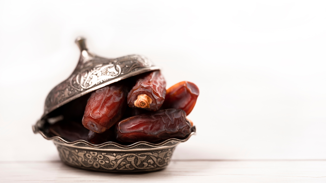 How to Include Dates in Your Diet