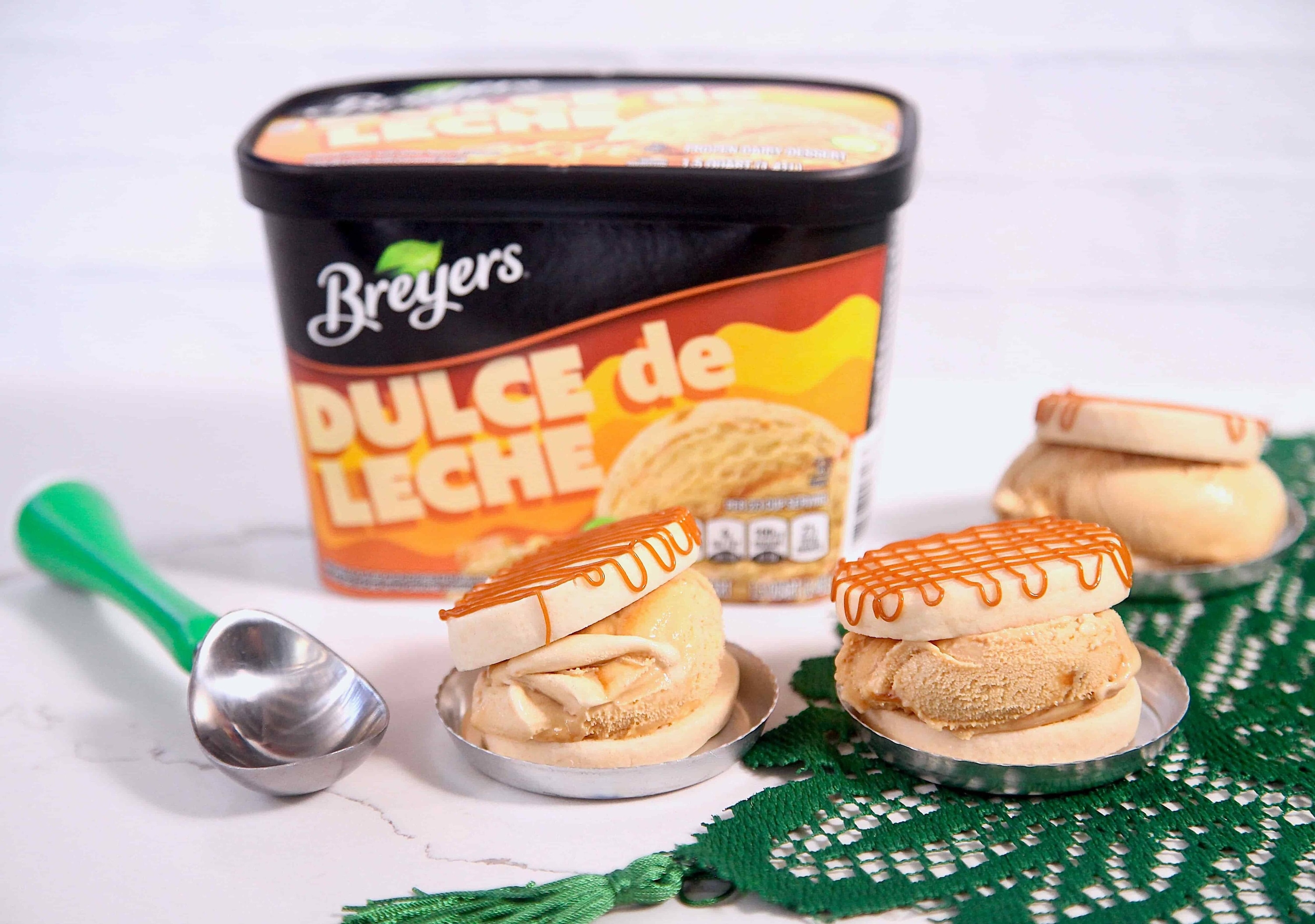 Dulce De Leche Alfajores