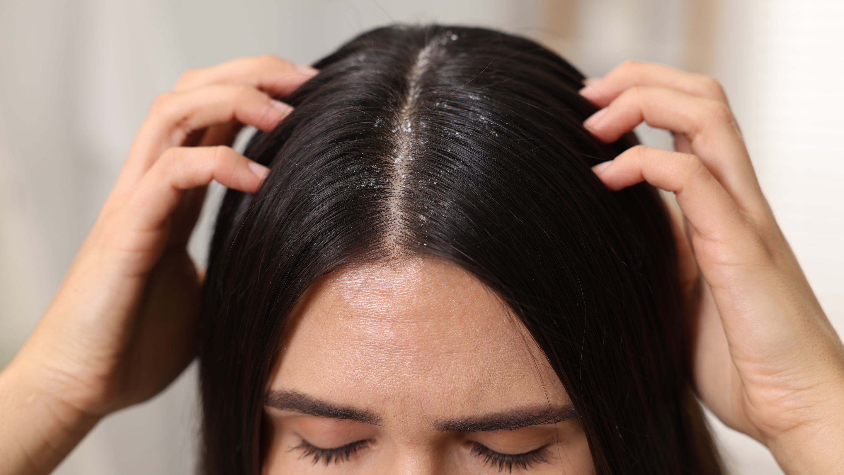 Helps reduce dandruff and scalp dryness: