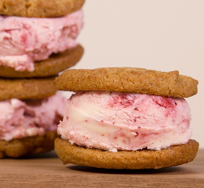 Easy No-Bake Peanut Butter and Strawberry Ice Cream Sandwich