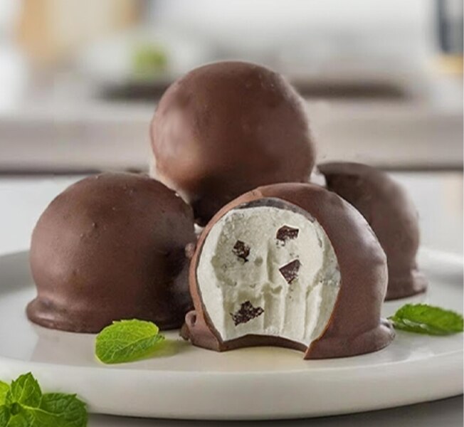 Easy No-Bake Mint Chocolate Chip Ice Cream Truffles