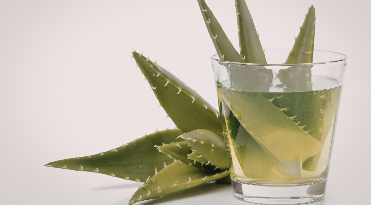 1. Flaxseed + Aloe Vera Mask