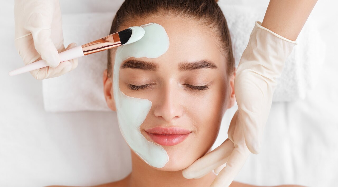 How to Apply Face Mask for Oily Skin