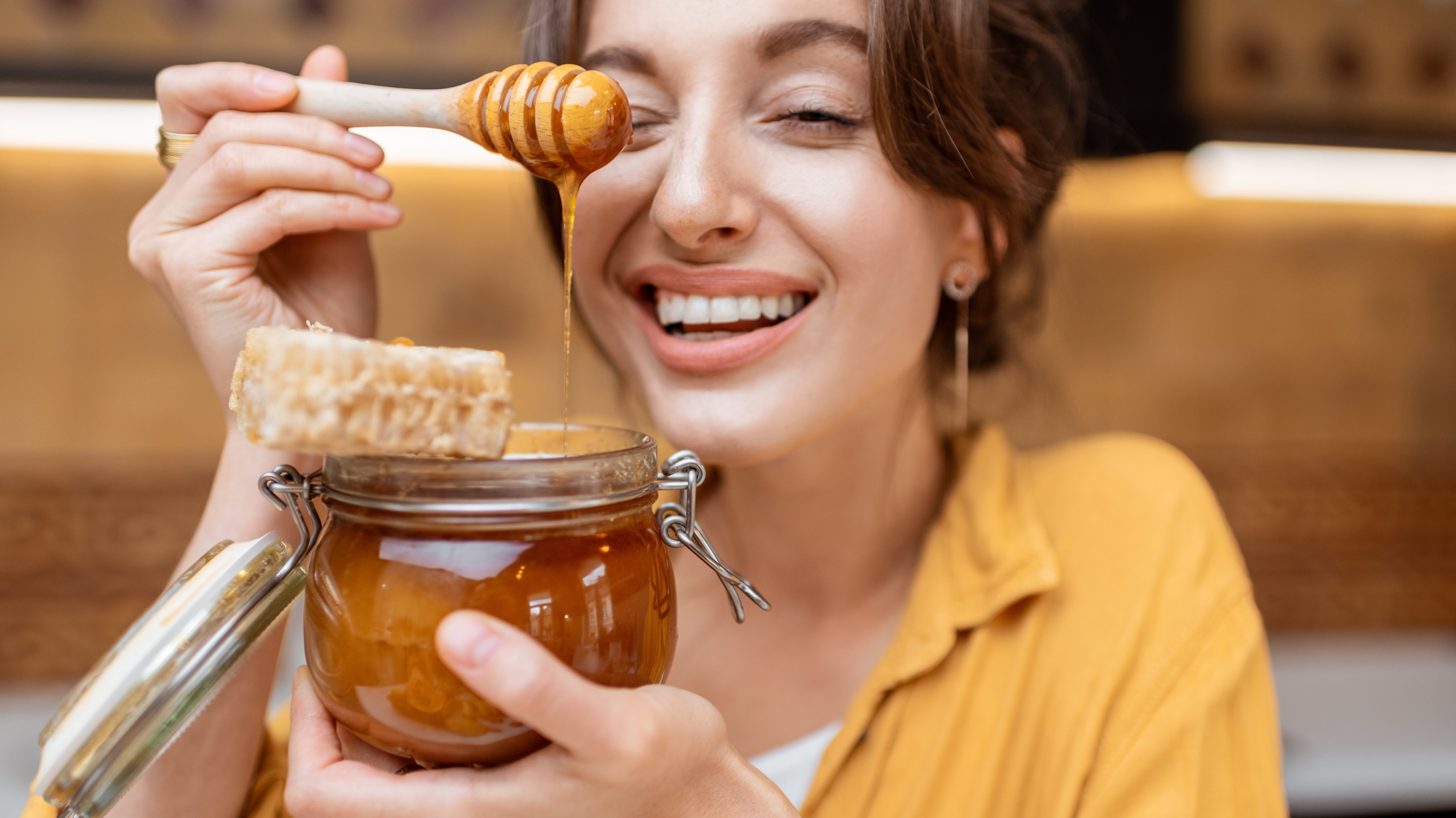 linking article: Honey Benefits for Skin: Key Uses, How to Apply & Natural Skincare Tips