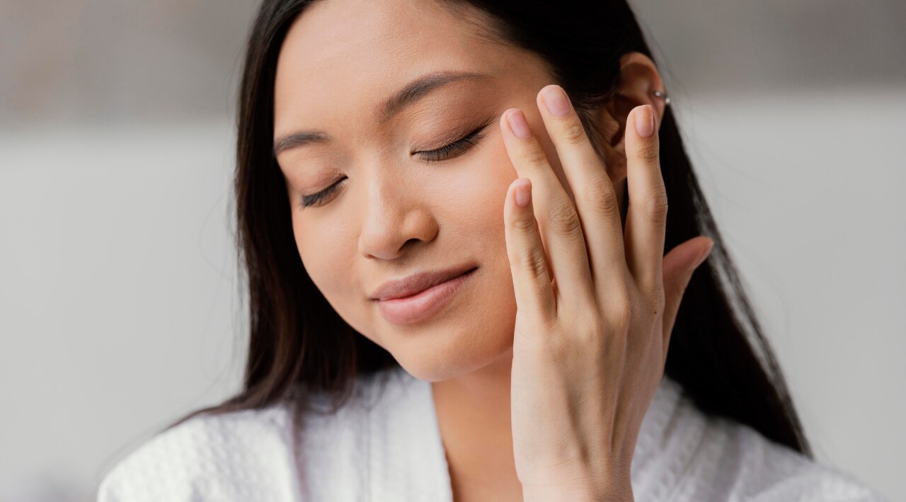 Step 4: Apply evenly to affected areas or entire face