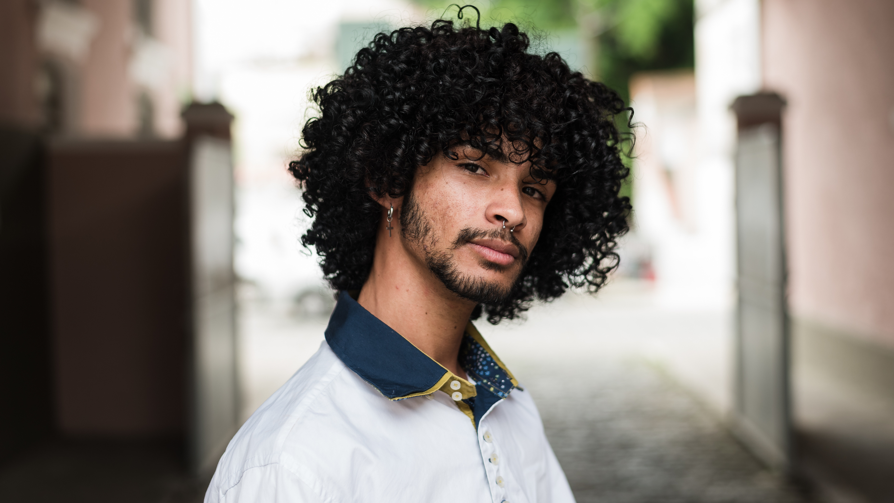 How to Style Curly Haircuts for Defined Curls