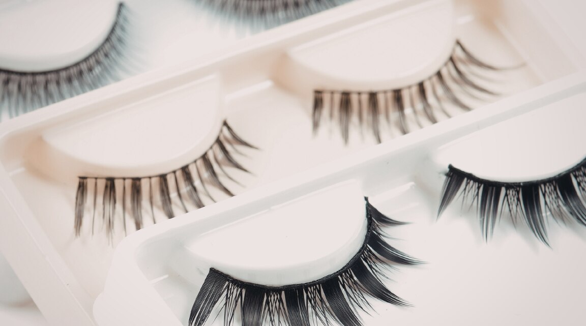 Eyelashes - How to Apply and Choose for Eye Shape