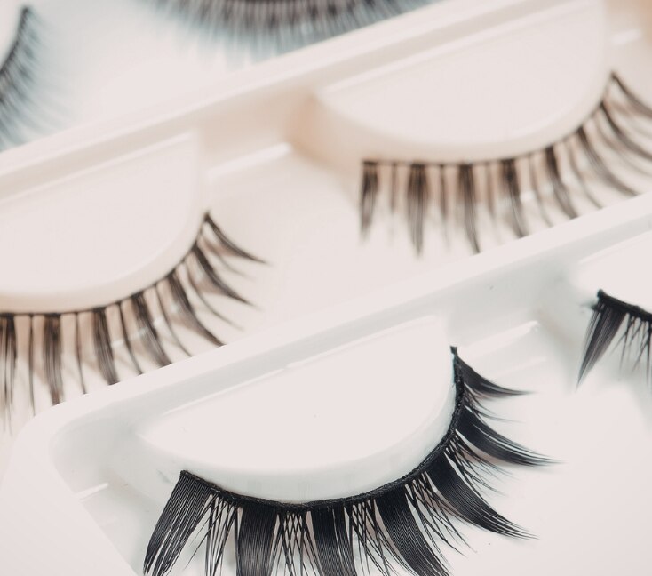 Image of Eyelashes: How to Apply, Styles & How to Choose the Right One for Your Eye Shape