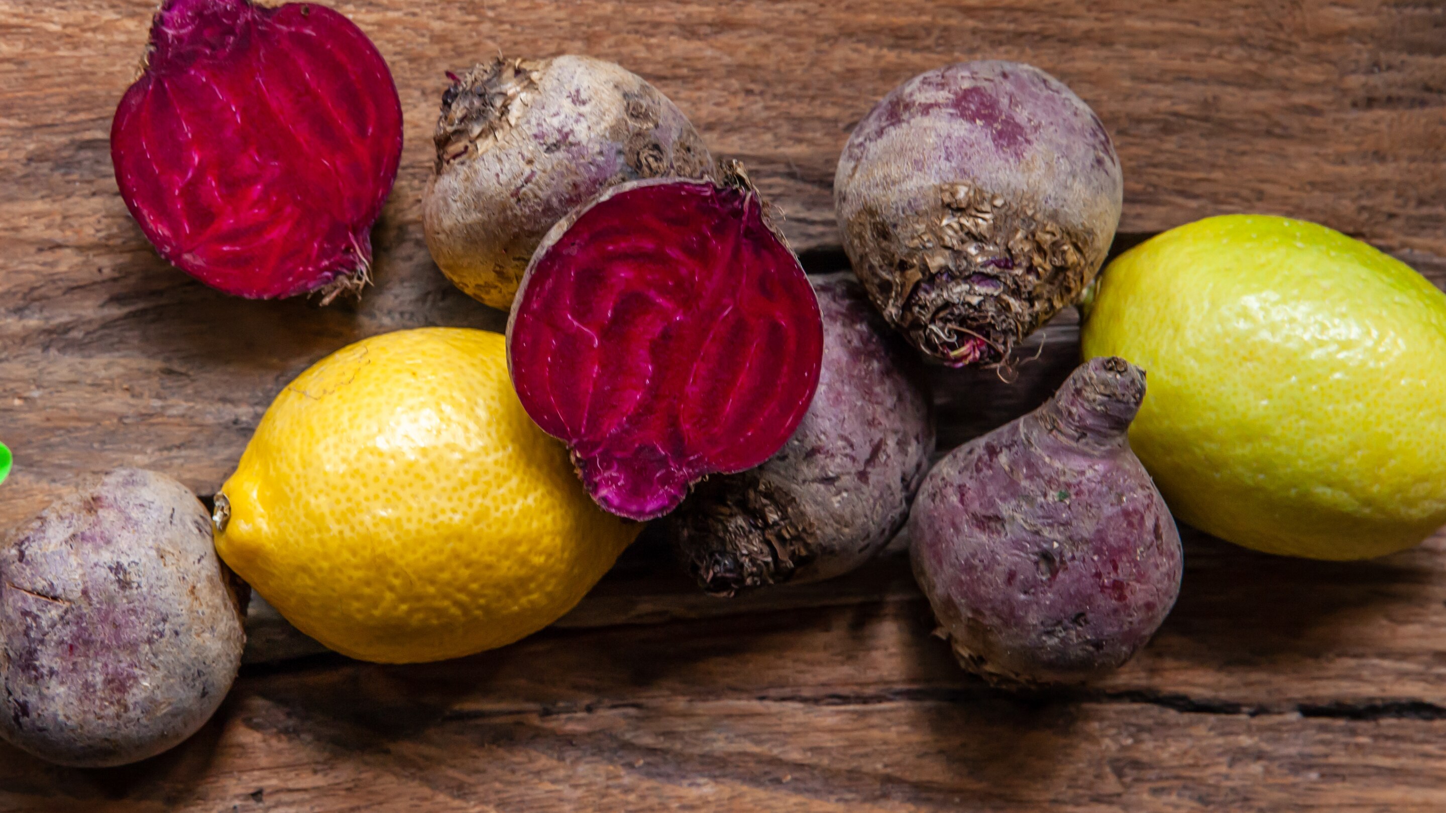 6. Beetroot & Lemon Pack (For Tan Removal)