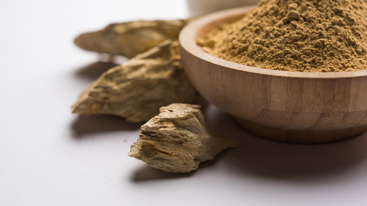 3. Neem & Multani Mitti Pack for Clogged Pores
