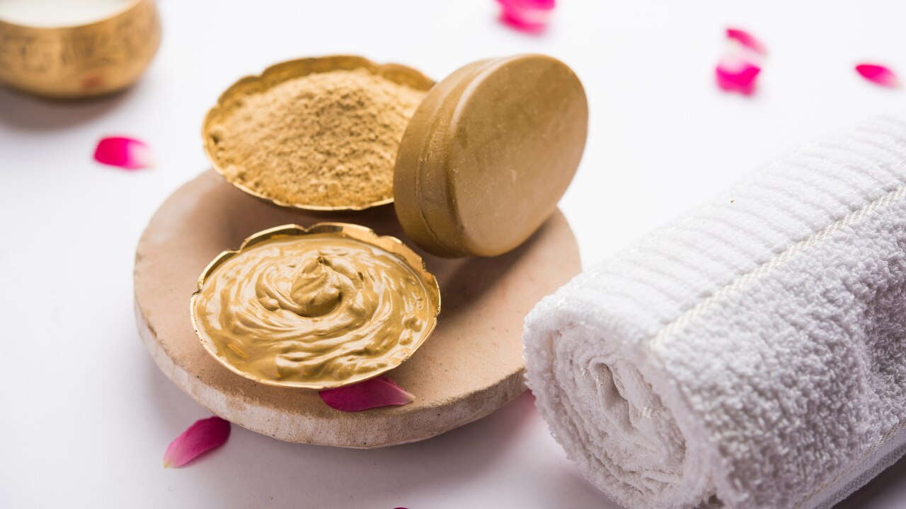 1. Multani Mitti Face Pack