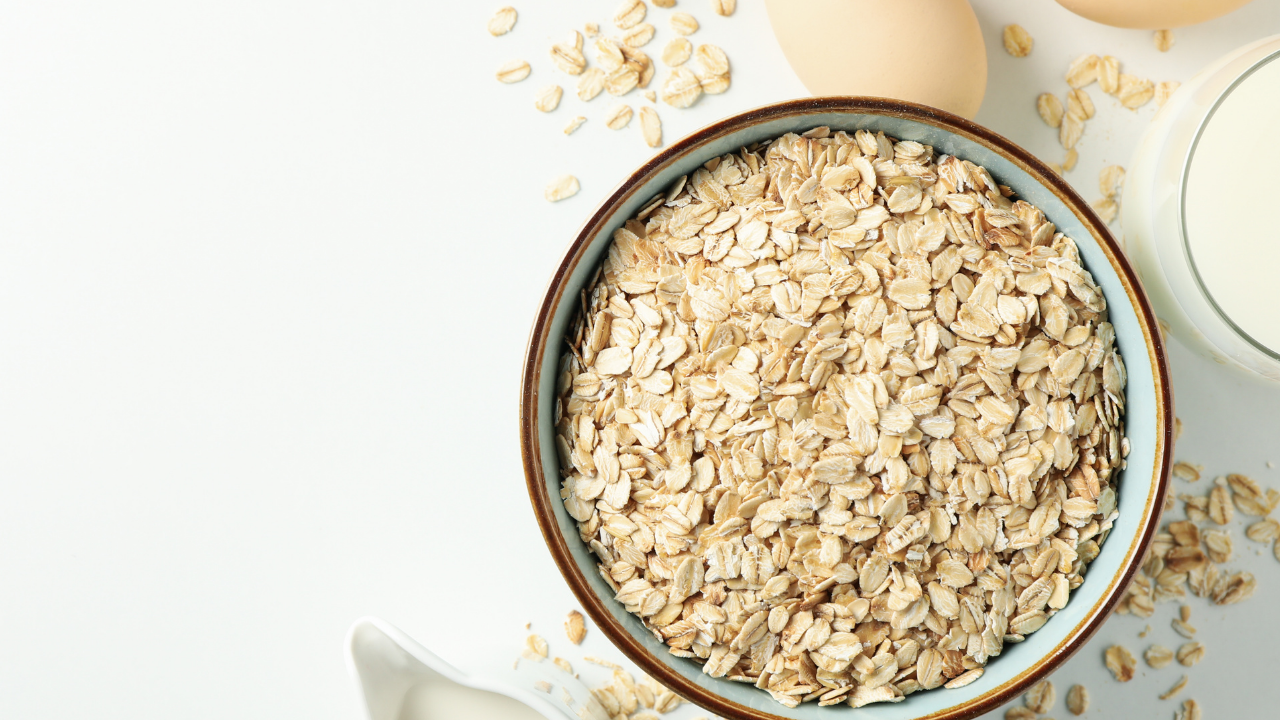 1. Oatmeal and Honey Soothing Scrub