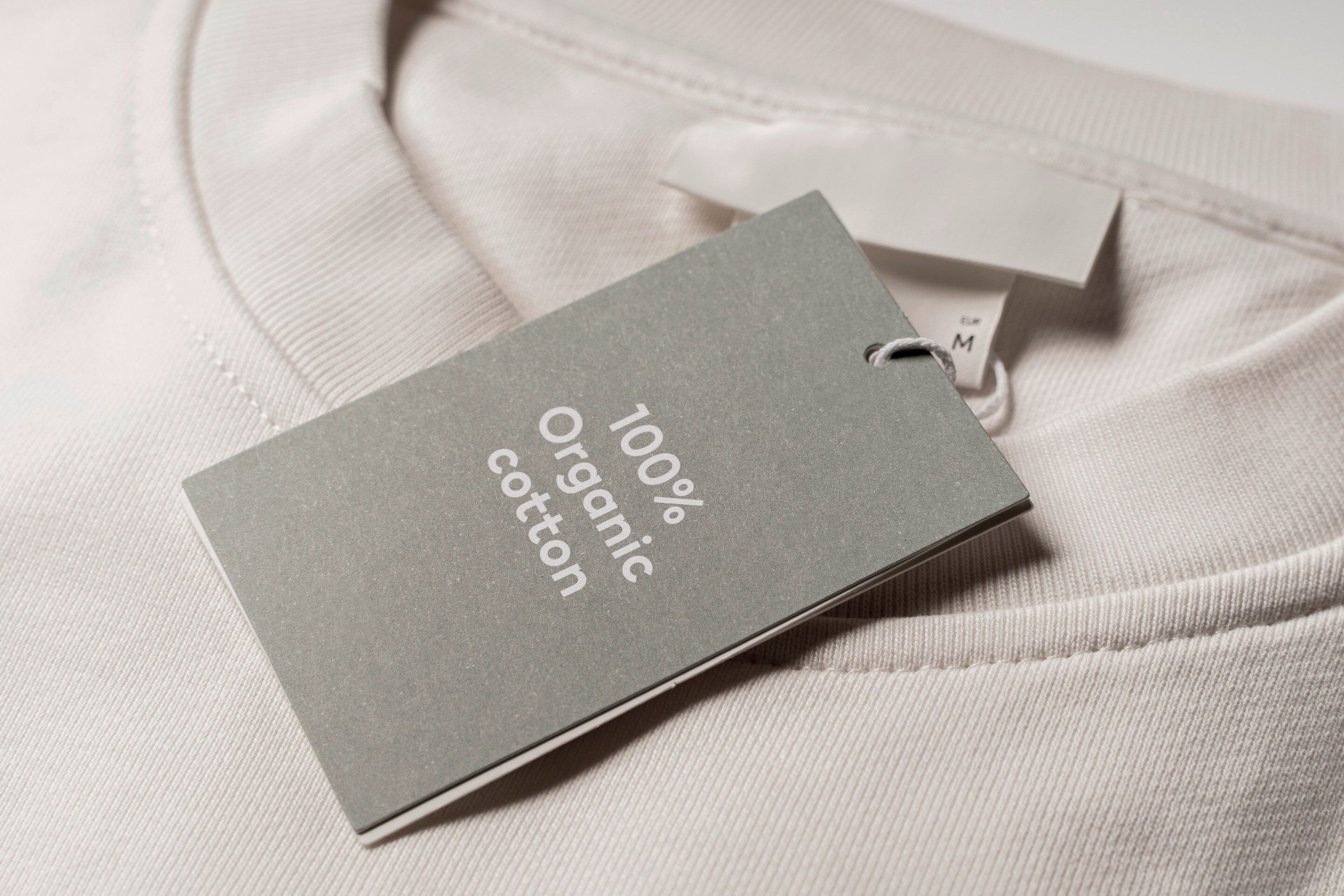 kaos dari bahan 100% katun organik.