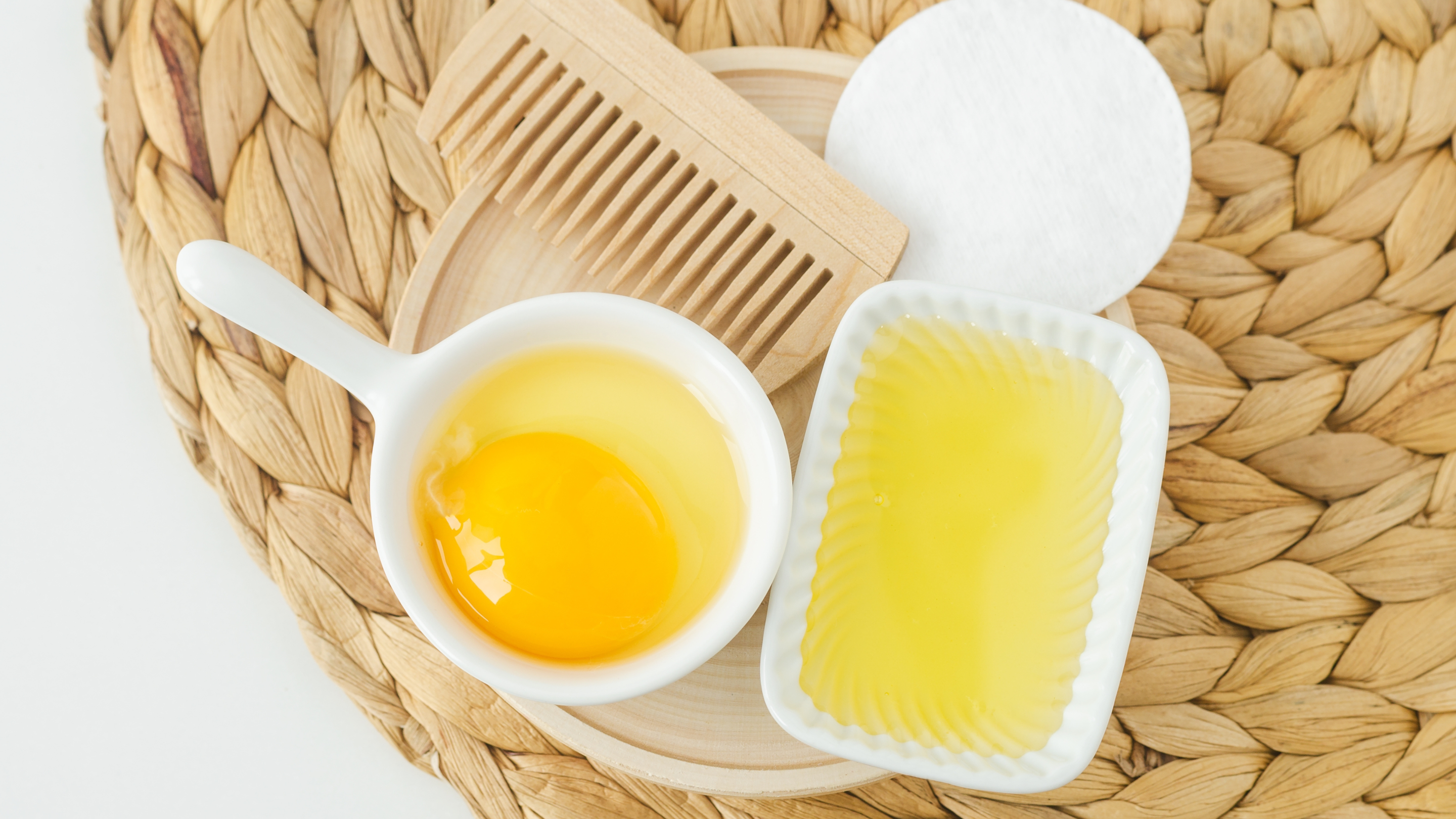 4. Egg & Olive Oil Mask