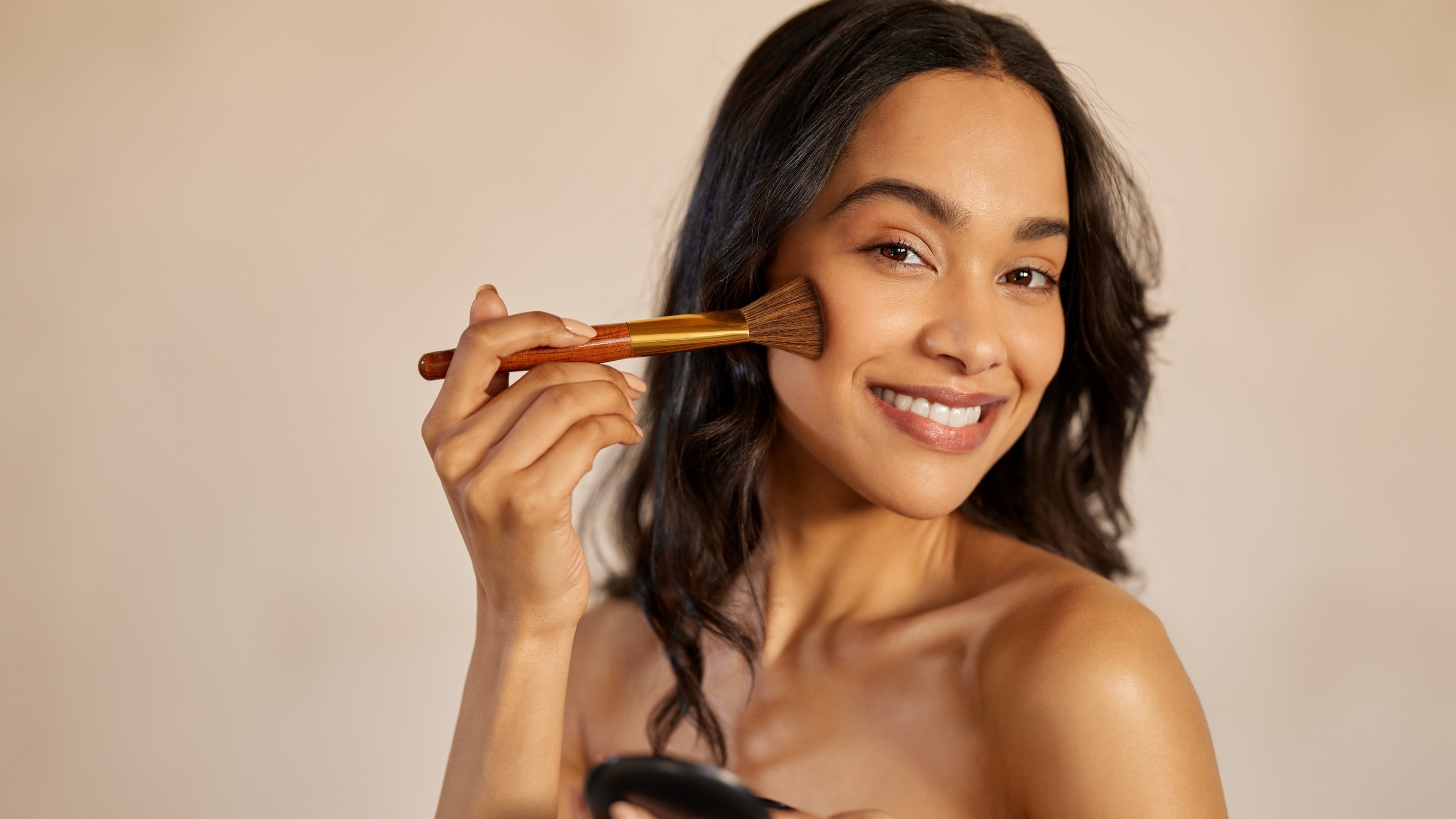 Image of Sweat Proof Foundation: Benefits, How to Apply & How to Choose for All Skin Types