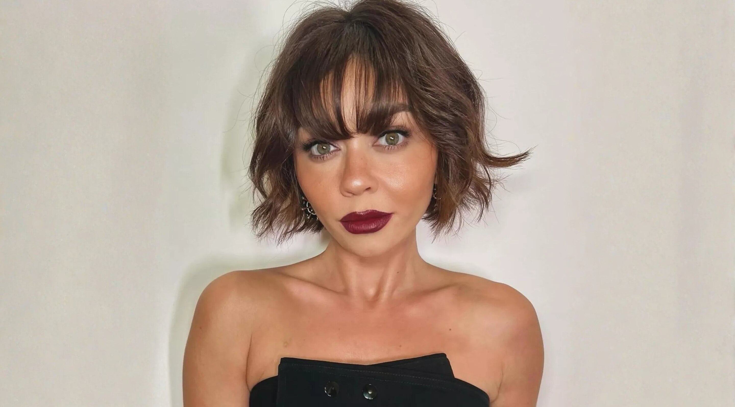 2. Wavy Bob (Classic)