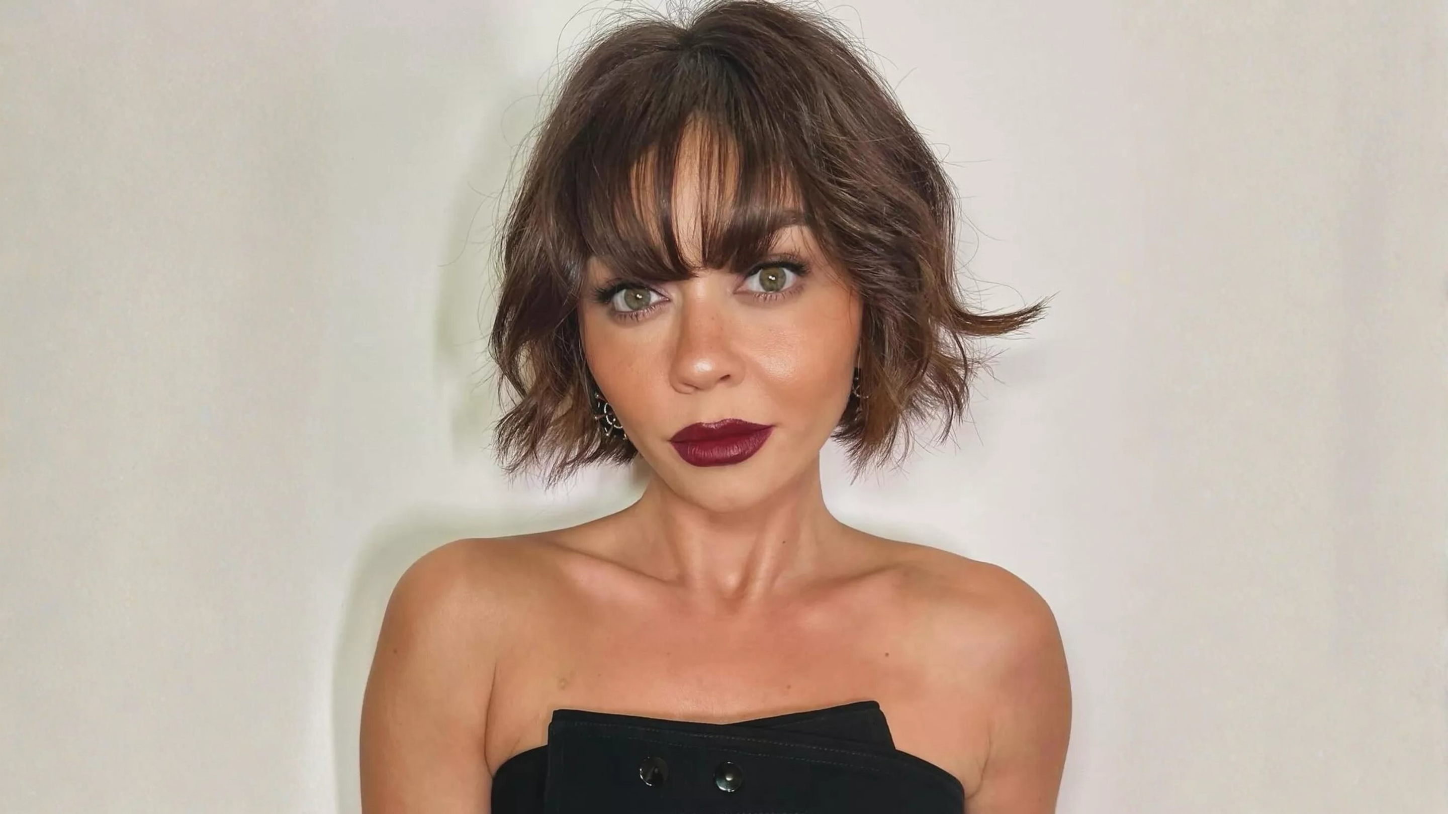 2. Wavy Bob (Classic)