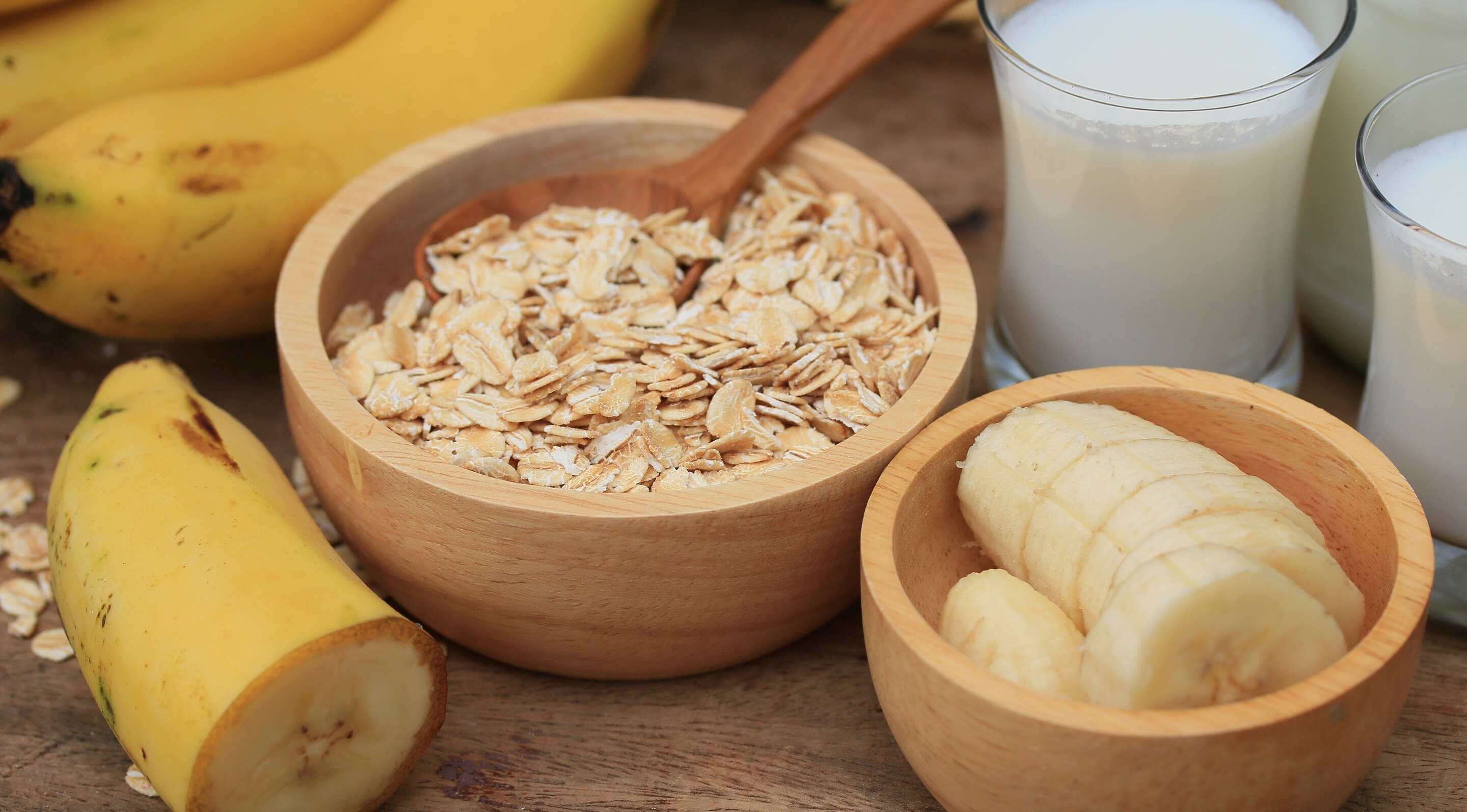5. Oatmeal, Banana and Milk Scrub