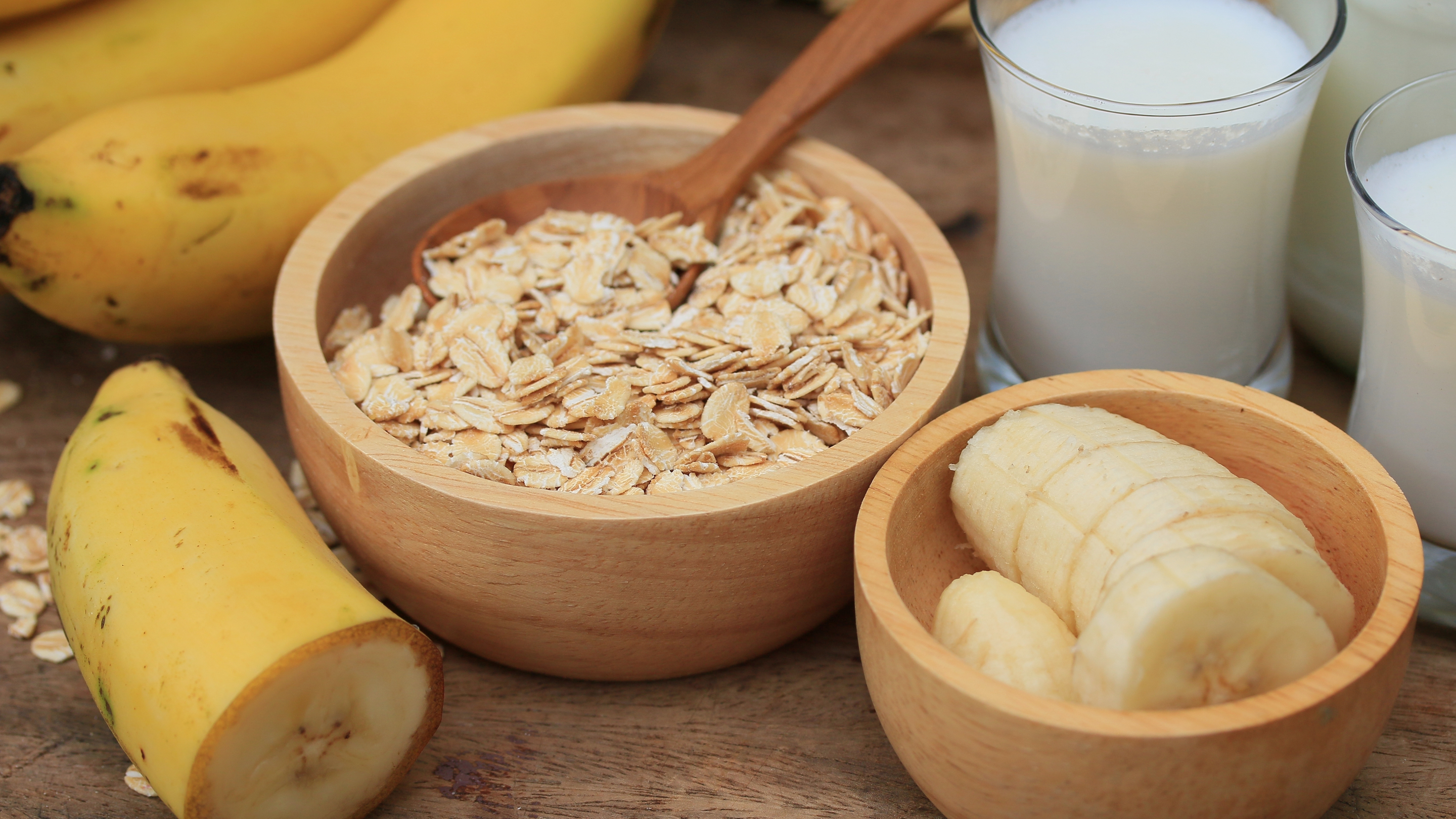 5. Oatmeal, Banana and Milk Scrub