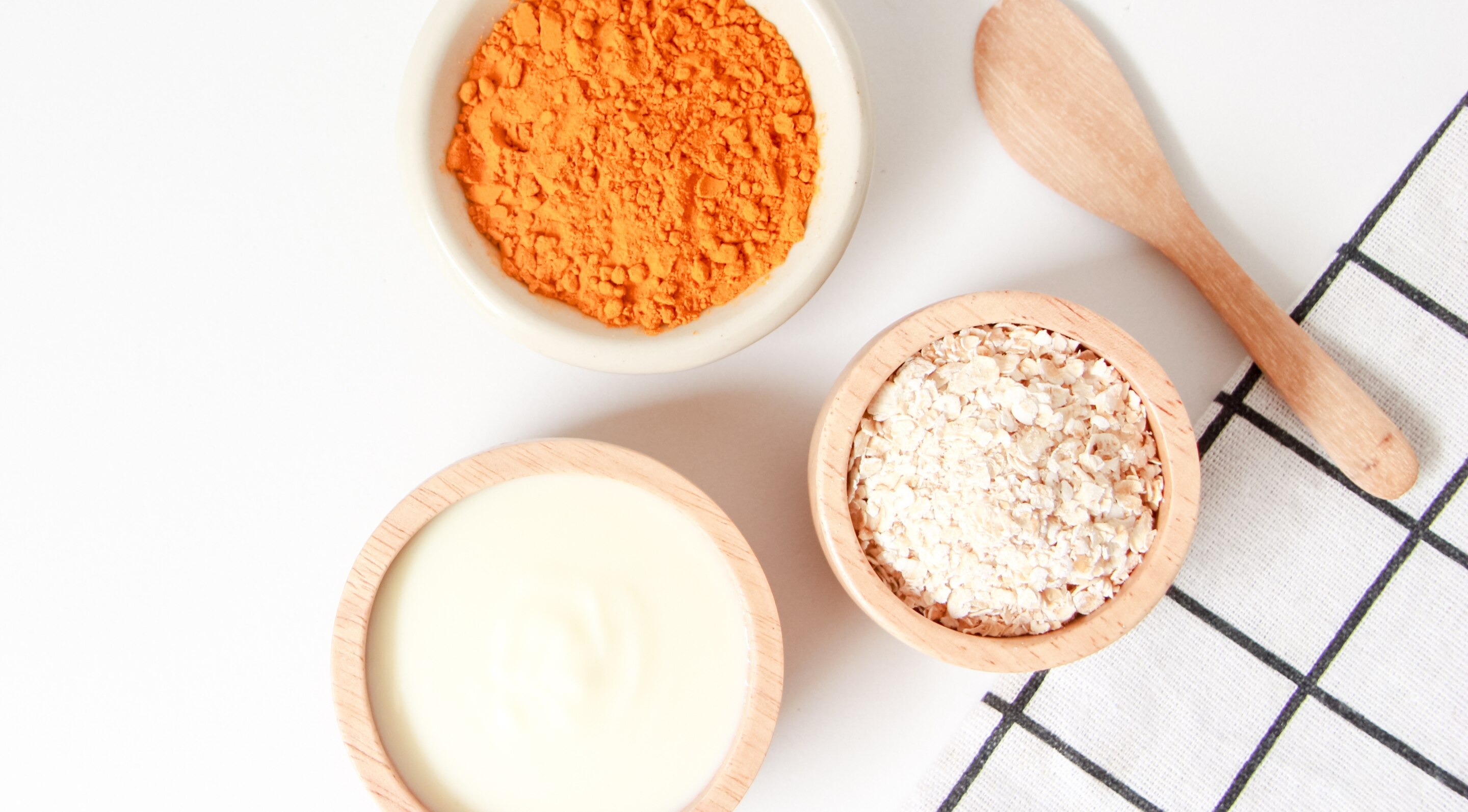 6. Oatmeal, Turmeric and Milk Scrub