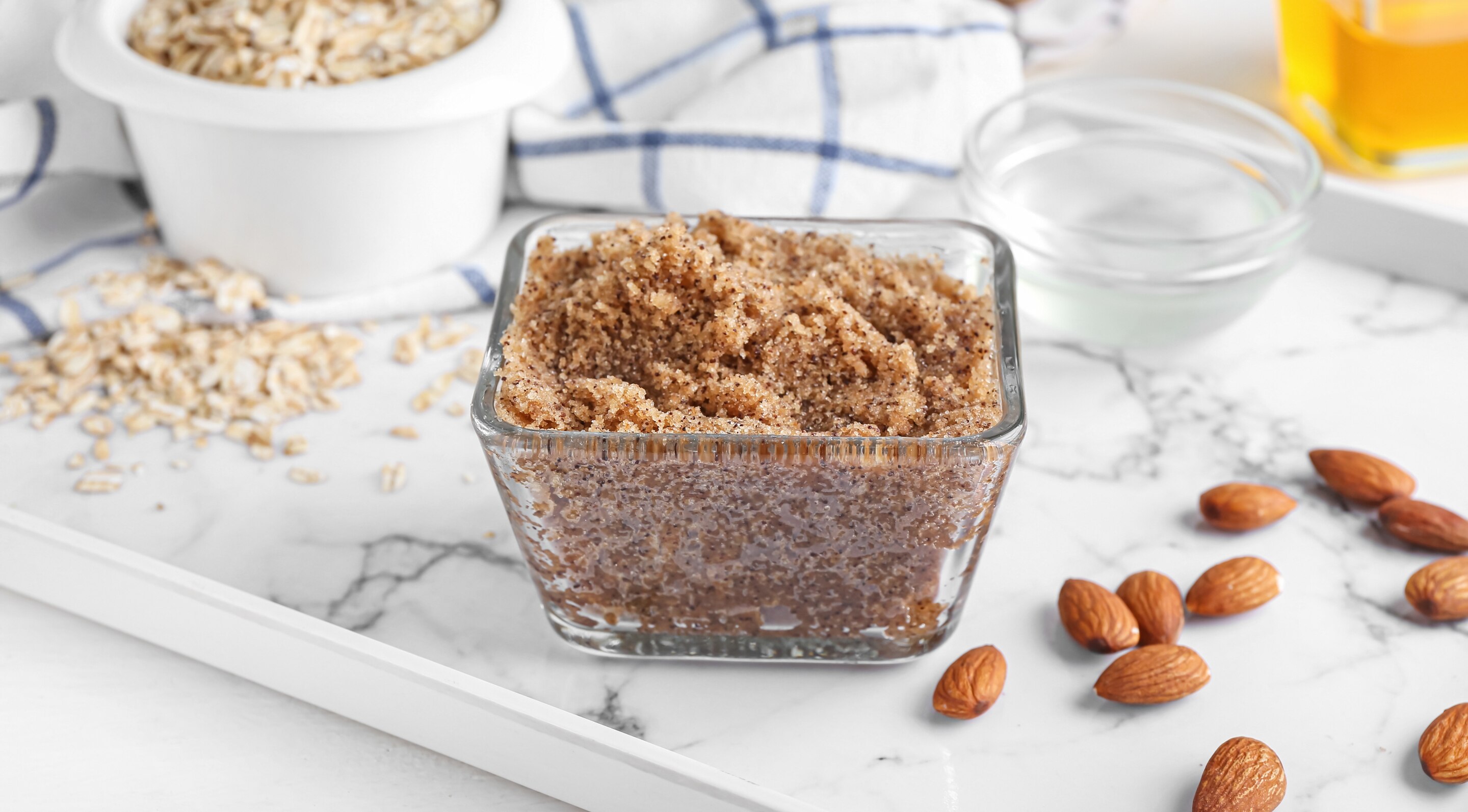 4. Oatmeal and Almond Oil Scrub