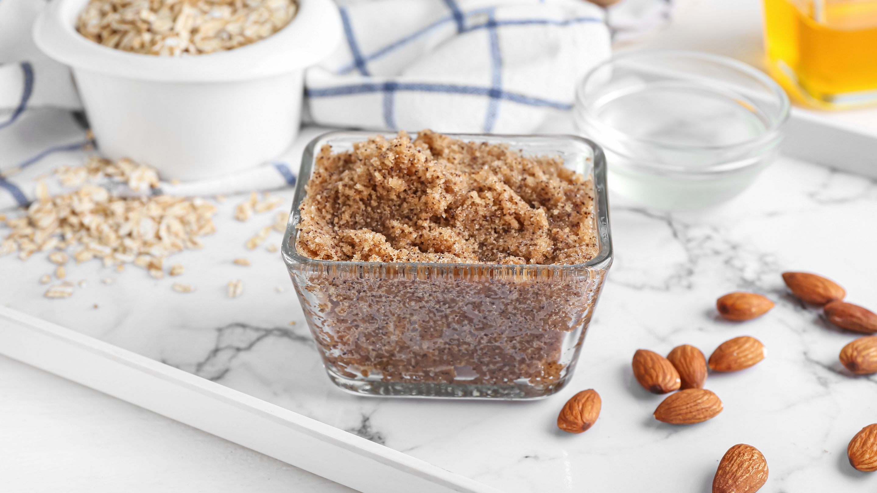 4. Oatmeal and Almond Oil Scrub