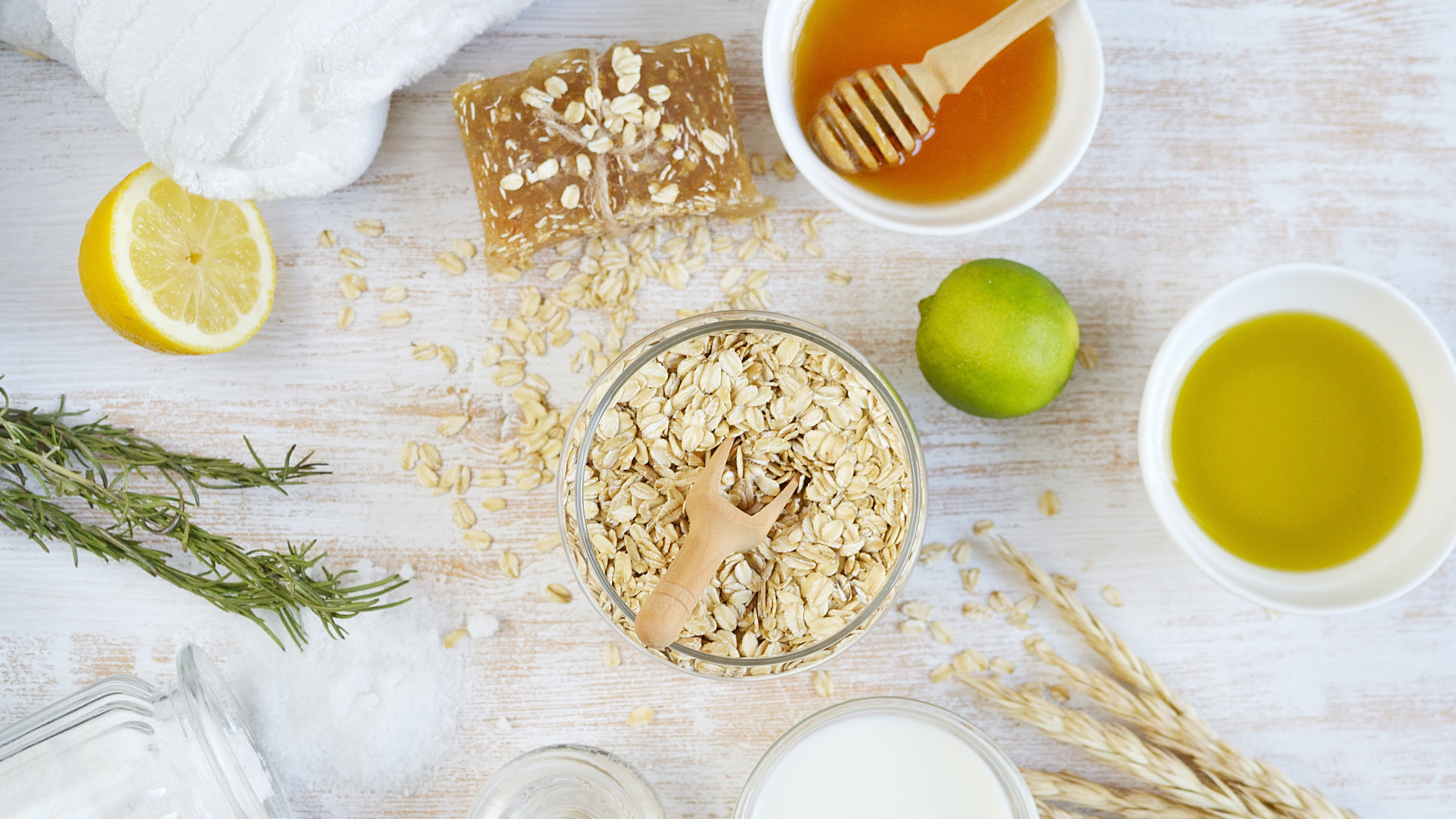 3. Oatmeal, Lemon and Honey Scrub