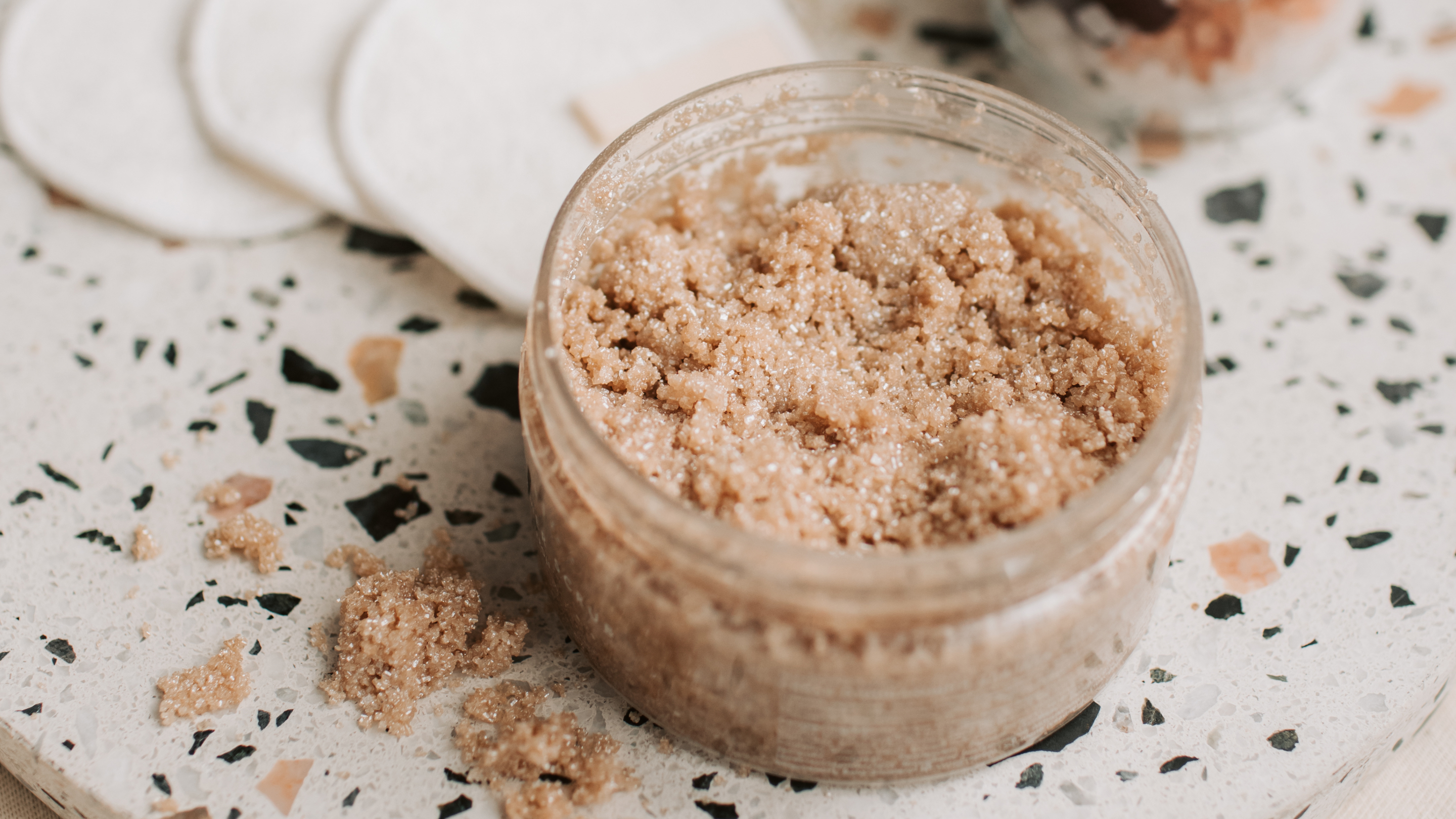 How to Use Oatmeal Scrub