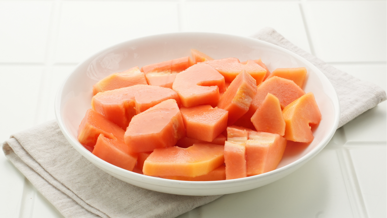 2. Papaya and Honey Pack: