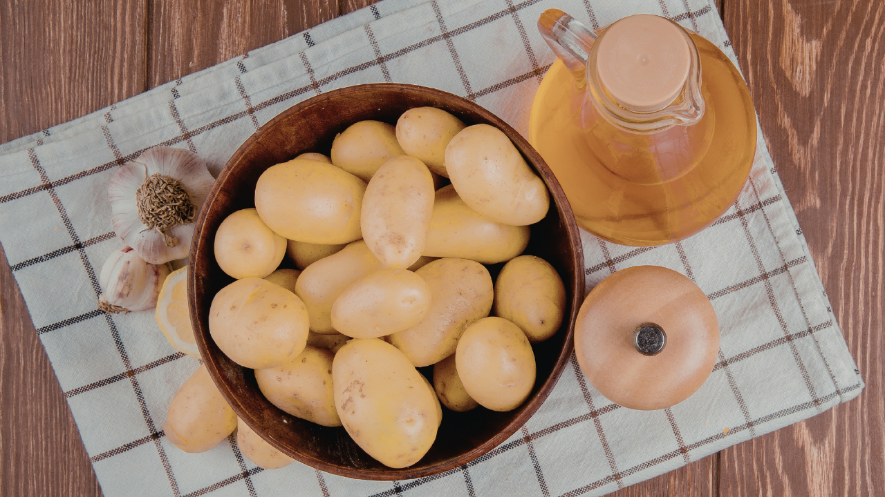 2. Potato Juice and Honey Pack: