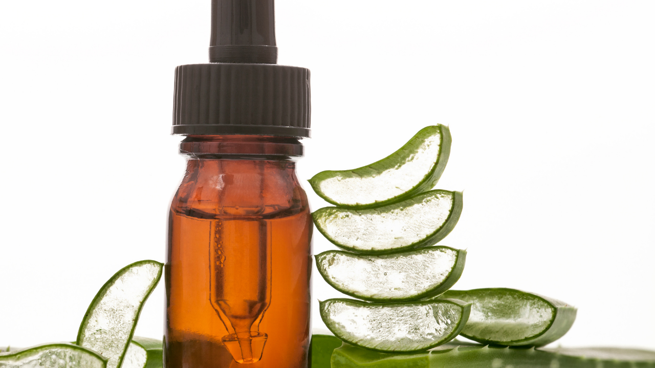 3. Tea Tree Oil and Aloe Vera Pack: