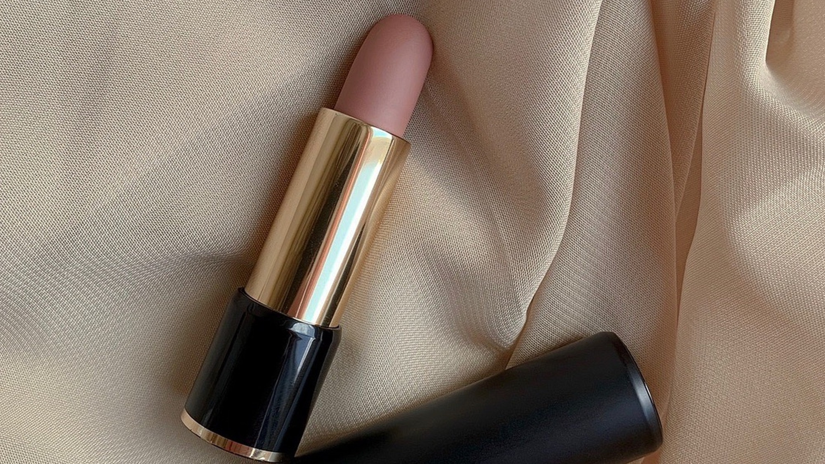 Taupe: