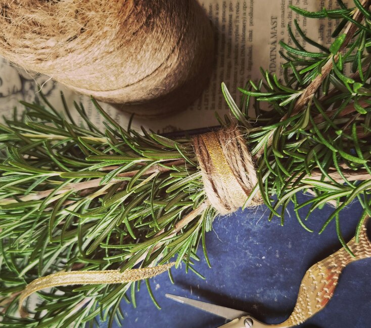 Image of Rosemary Leaves for Hair: Benefits, How to Use & Hair Growth Tips