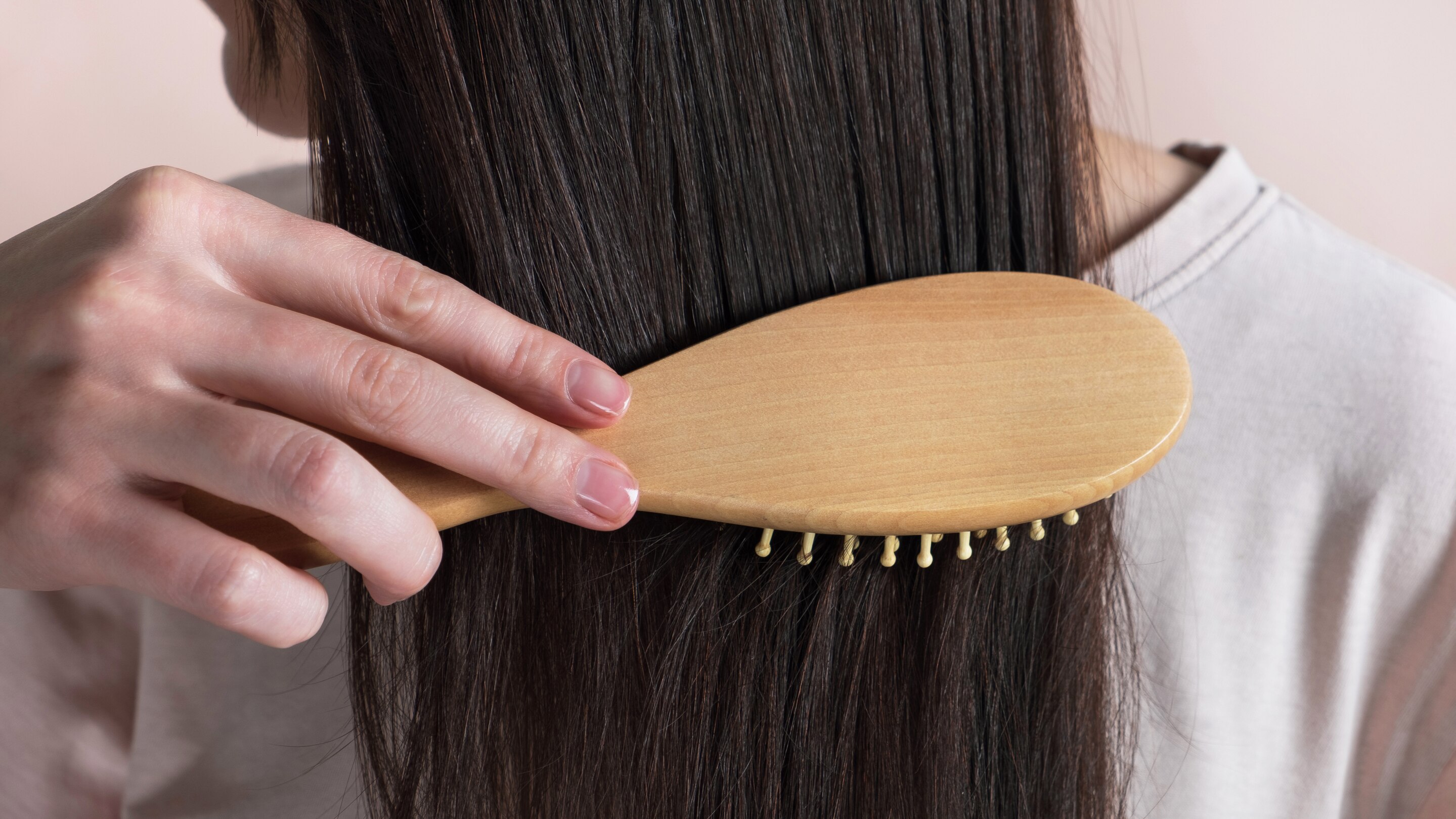 Detangles Hair Easily Image