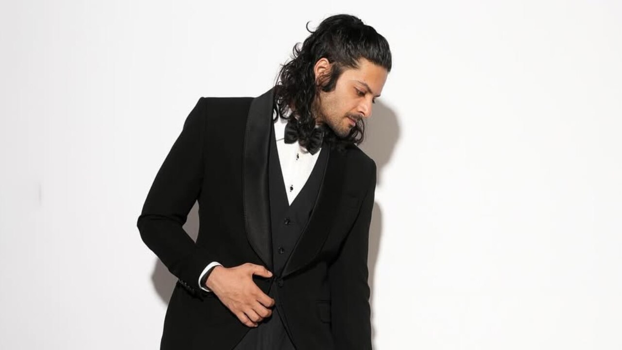 Shoulder-Length Waves Image