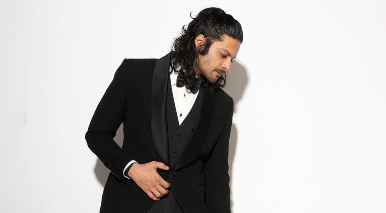 Shoulder-Length Waves Image