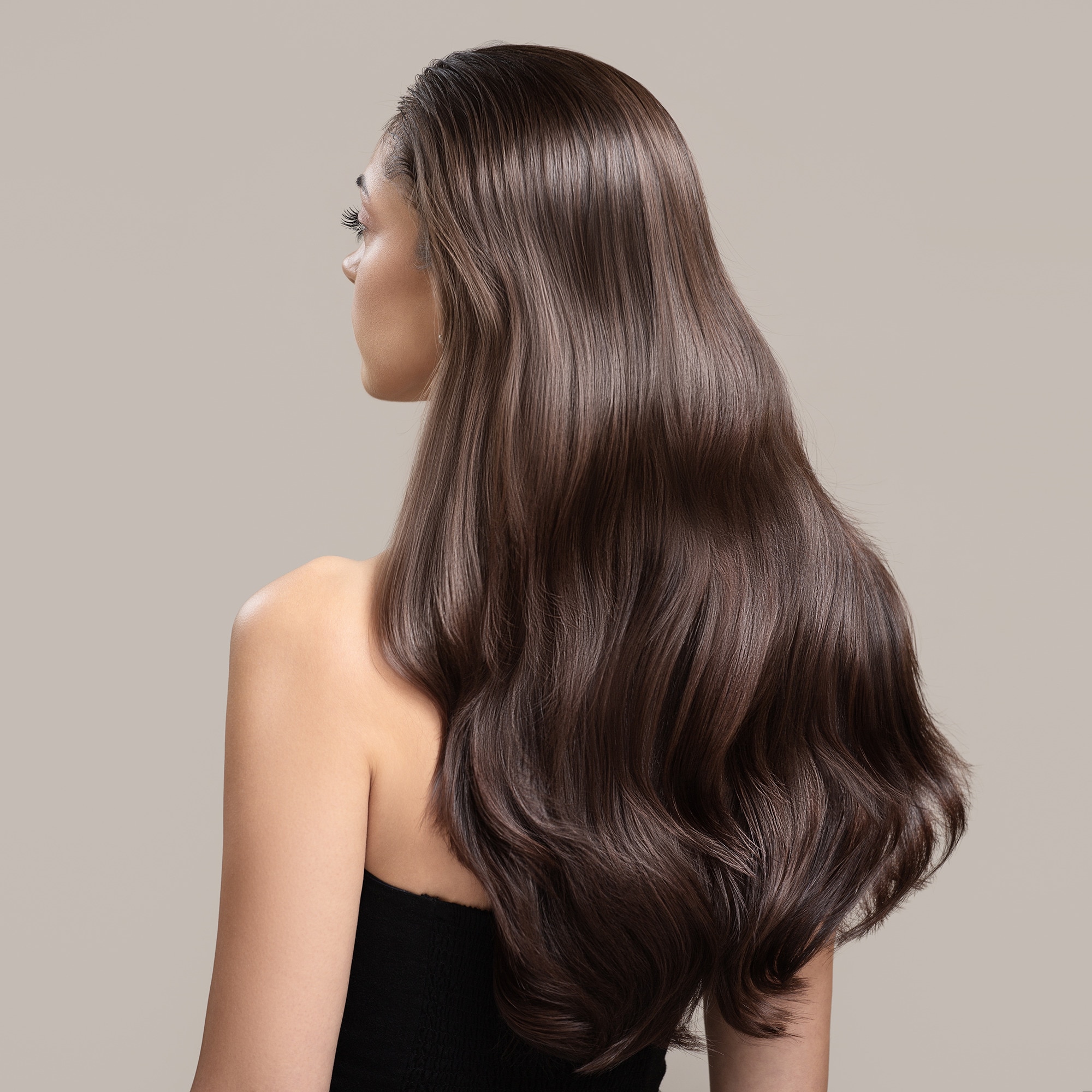 Woman with strong, glossy hair who knows when to use moisture vs protein hair products