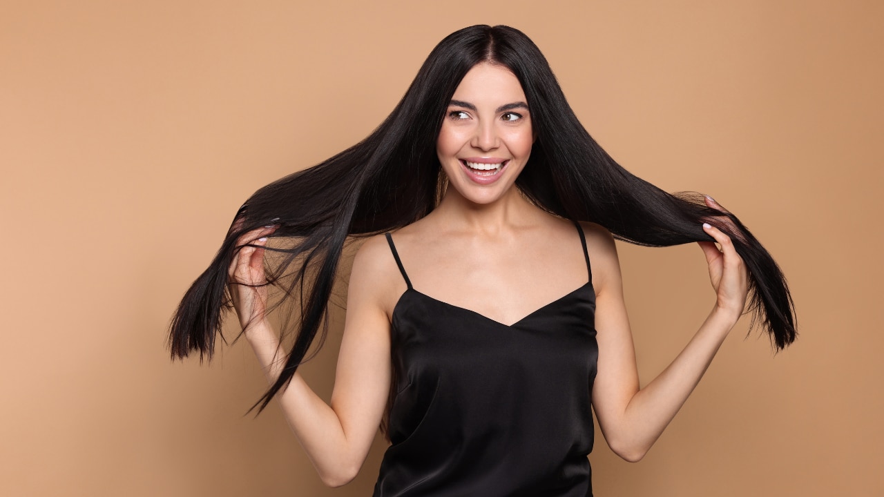 Strengthens Hair and Reduces Breakage:
