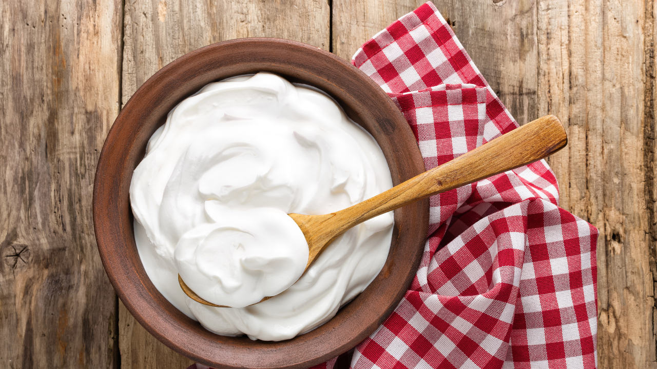 2. Gram Flour & Yogurt Pack